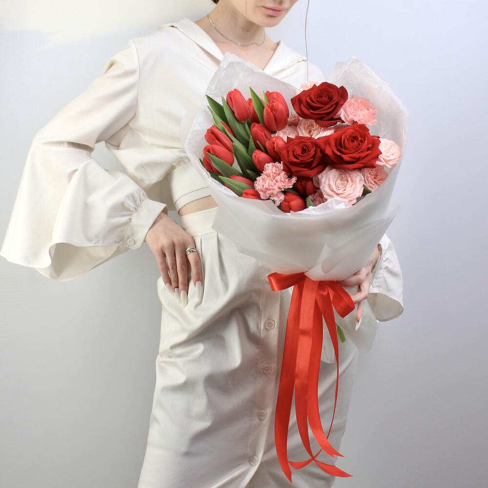 https://content2.flowwow-images.com/data/flowers/1000x1000/18/1740850140_20123118.jpg